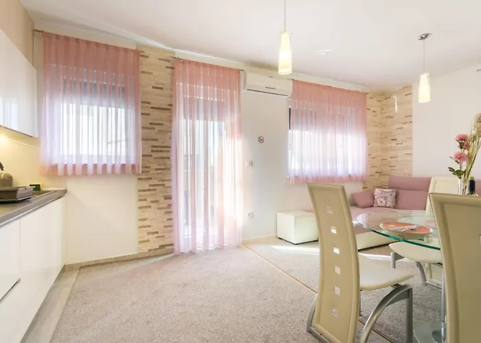 Apartment Sara - Free Parking For 2 Cars